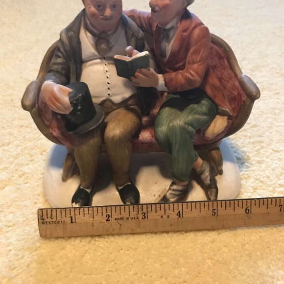 Norleans Japan Figurine Two Men on a bench - Picture 6 of 7